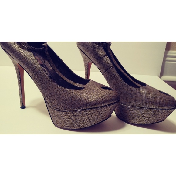 Sam Edelman Gold T Strap Platform Heel - Picture 2 of 8